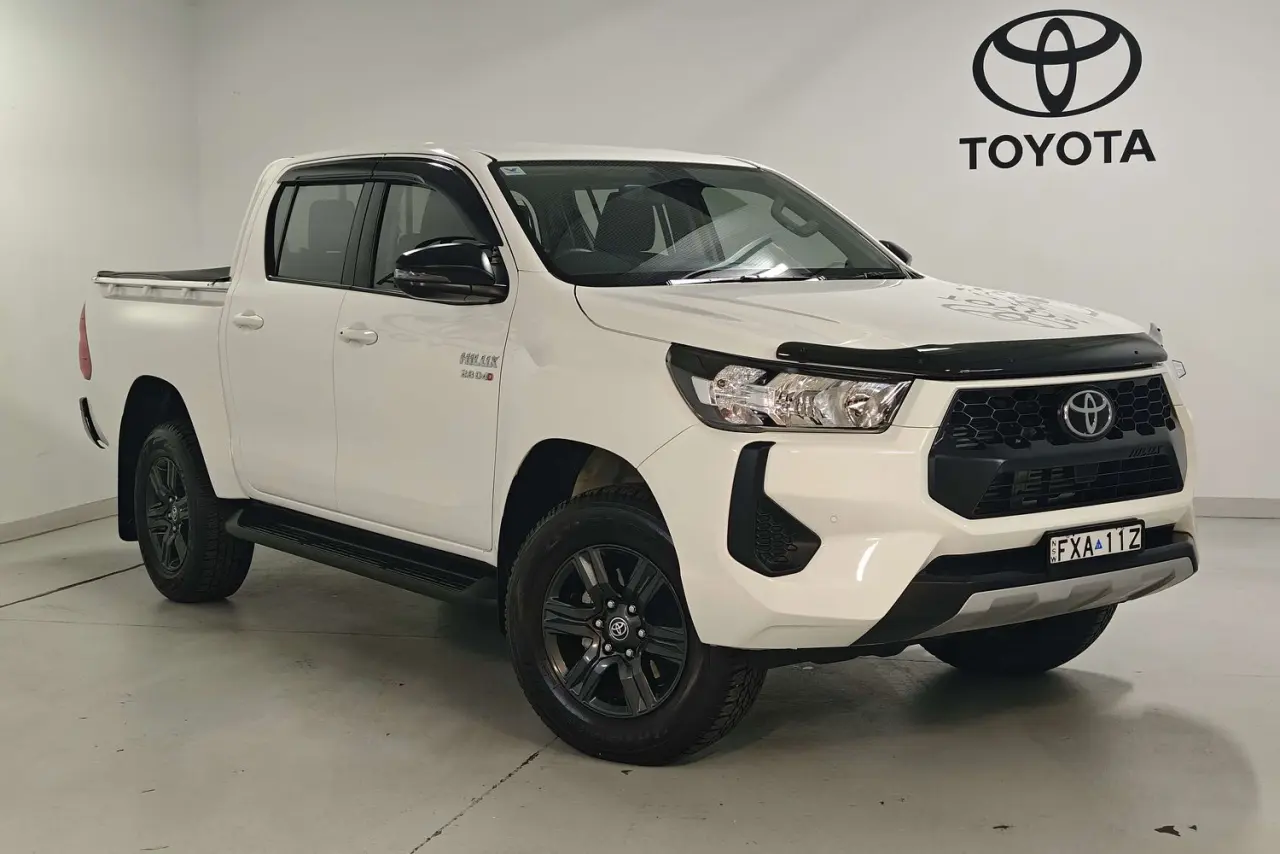 2025 Toyota Hilux Gallery Image 1