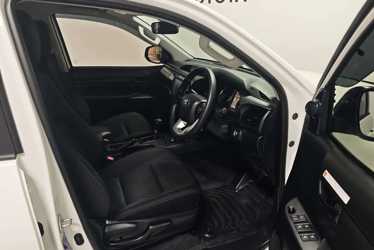 2025 Toyota Hilux Gallery Image 10