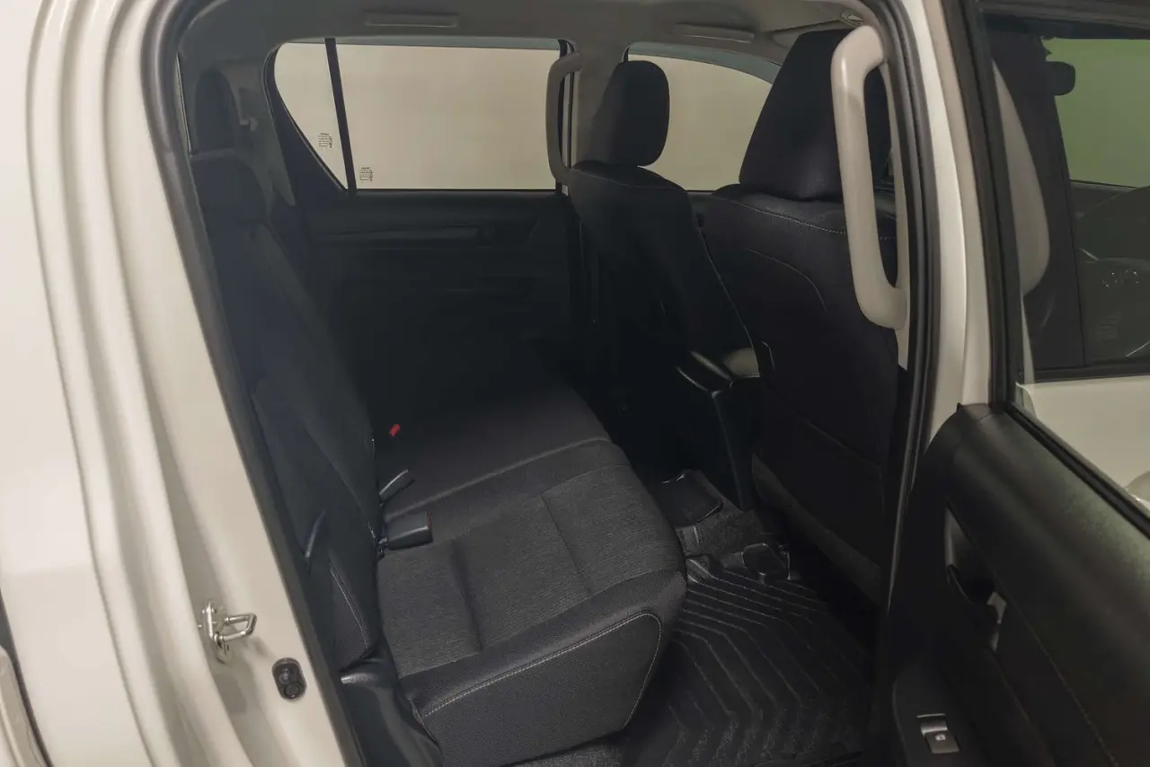 2025 Toyota Hilux Gallery Image 11