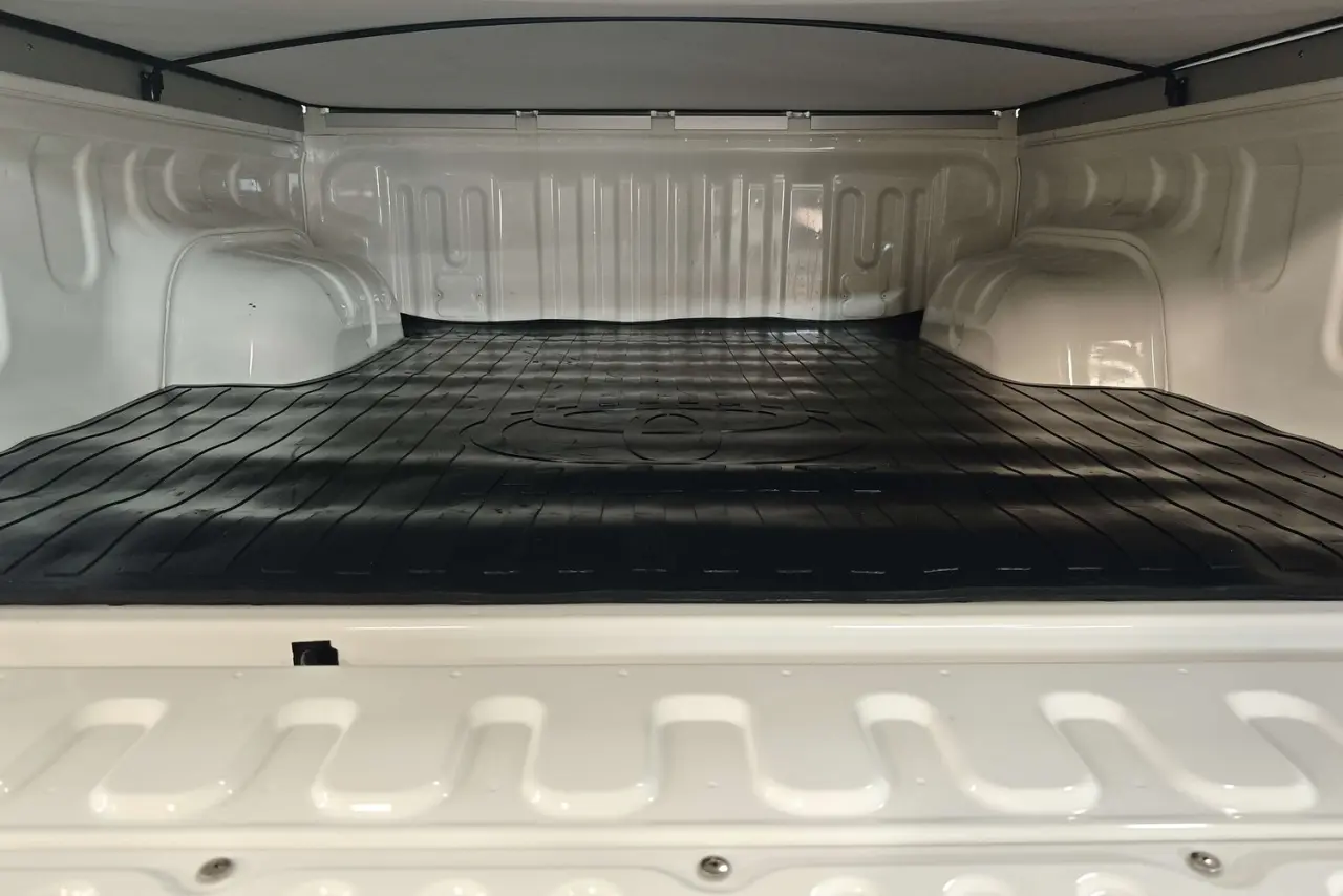 2025 Toyota Hilux Gallery Image 12