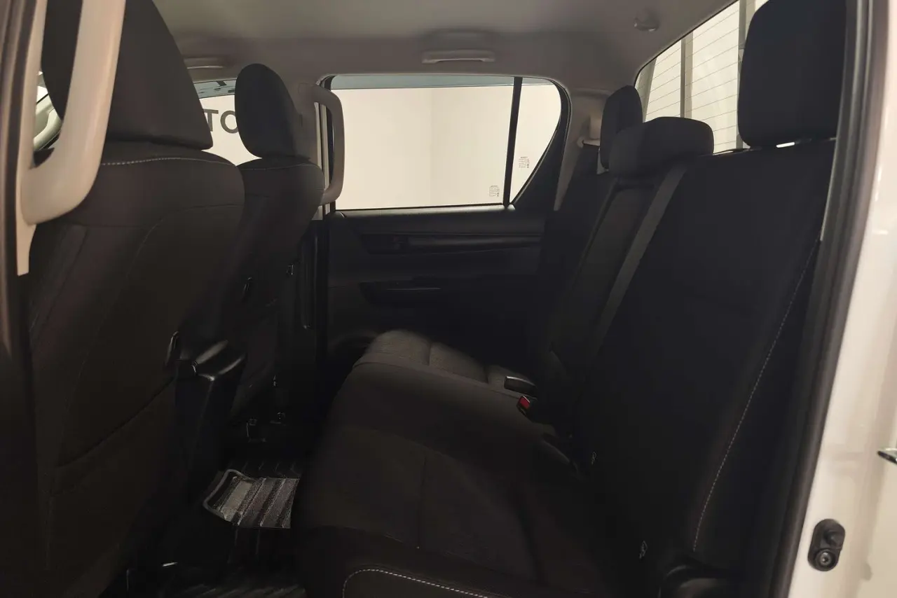 2025 Toyota Hilux Gallery Image 13