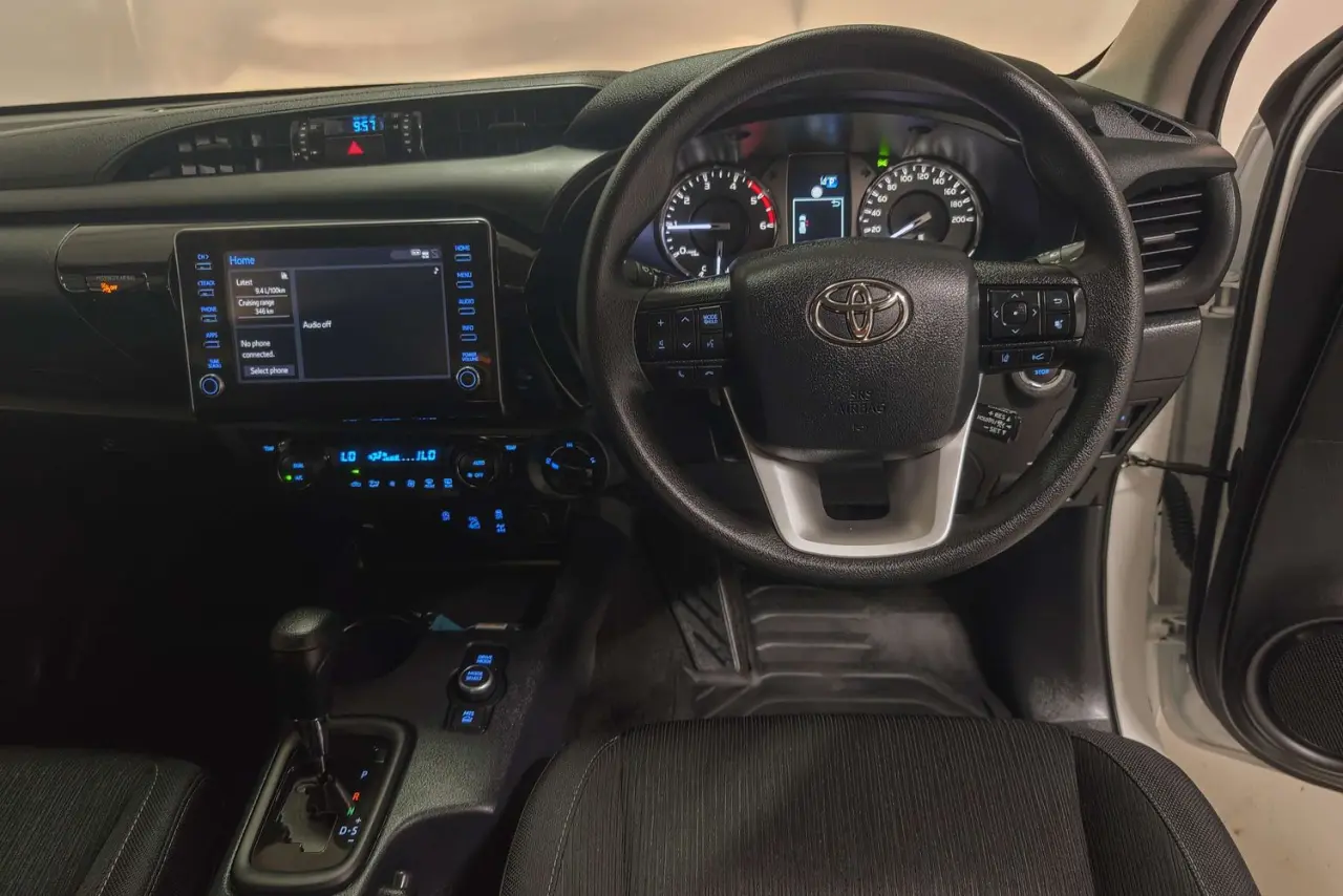 2025 Toyota Hilux Gallery Image 16