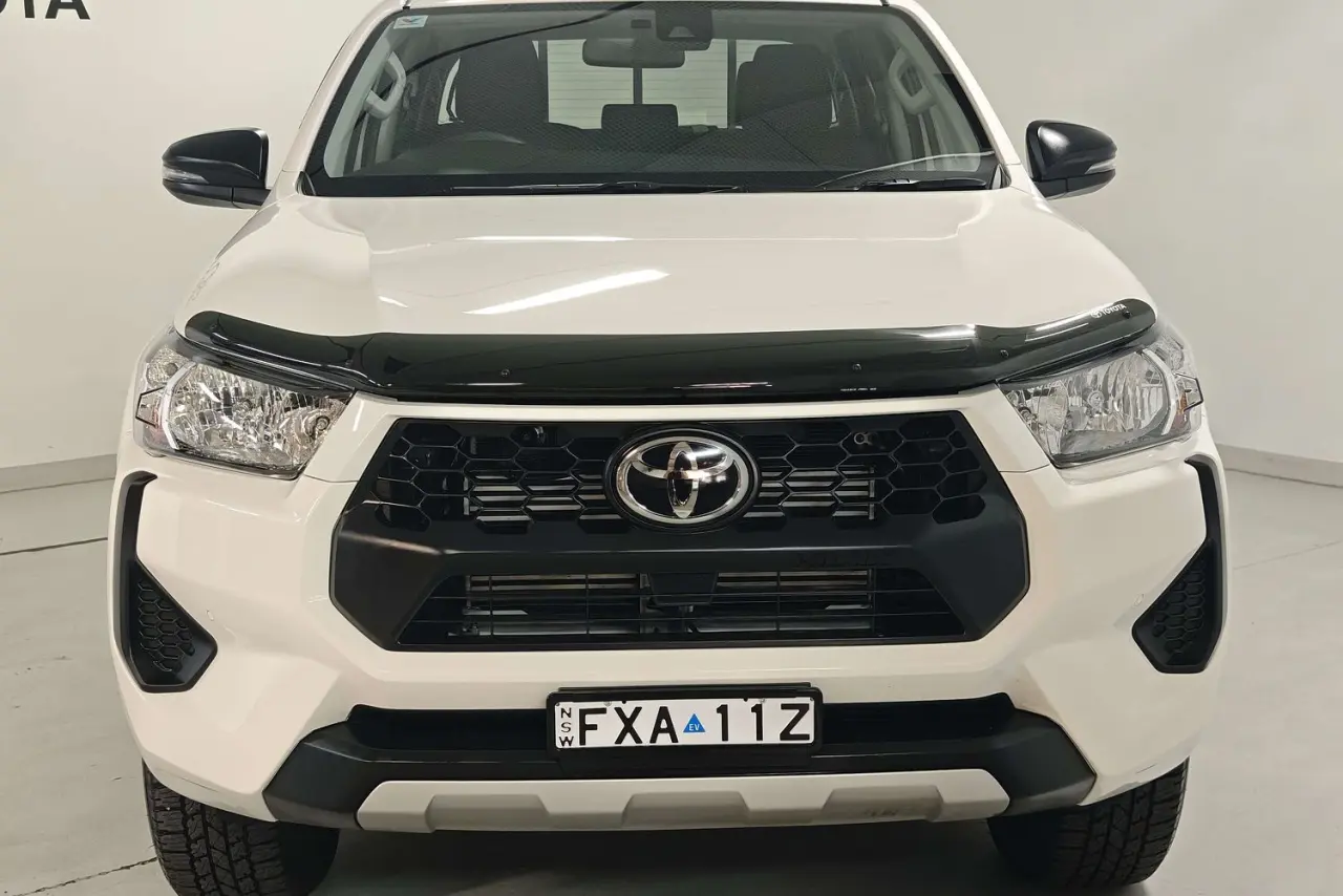 2025 Toyota Hilux Gallery Image 3