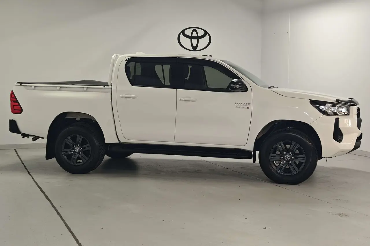 2025 Toyota Hilux Gallery Image 4