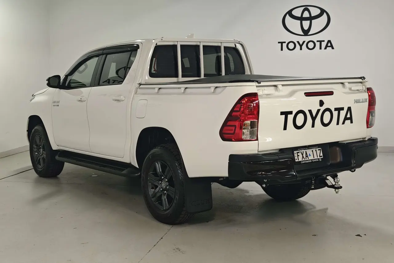 2025 Toyota Hilux Gallery Image 6