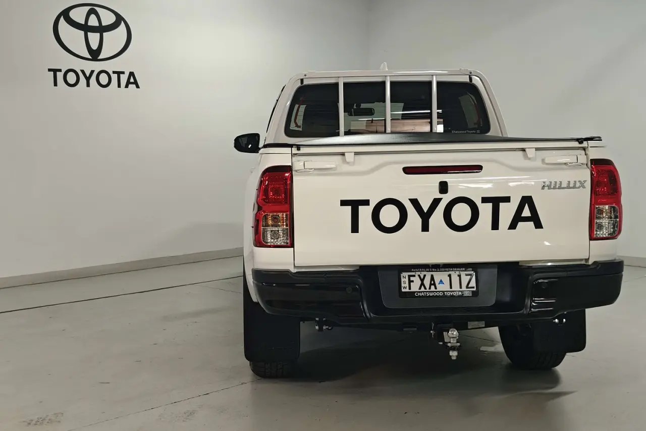 2025 Toyota Hilux Gallery Image 7