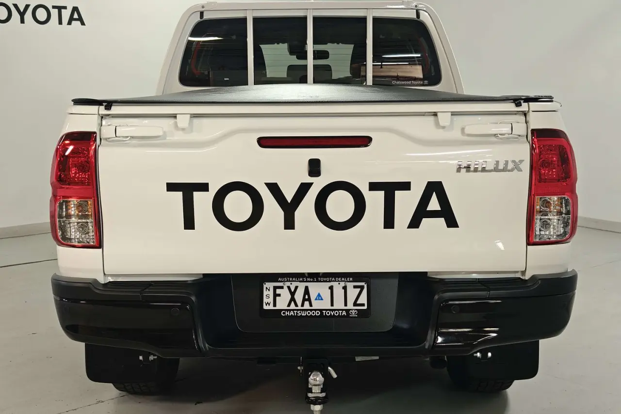 2025 Toyota Hilux Gallery Image 8
