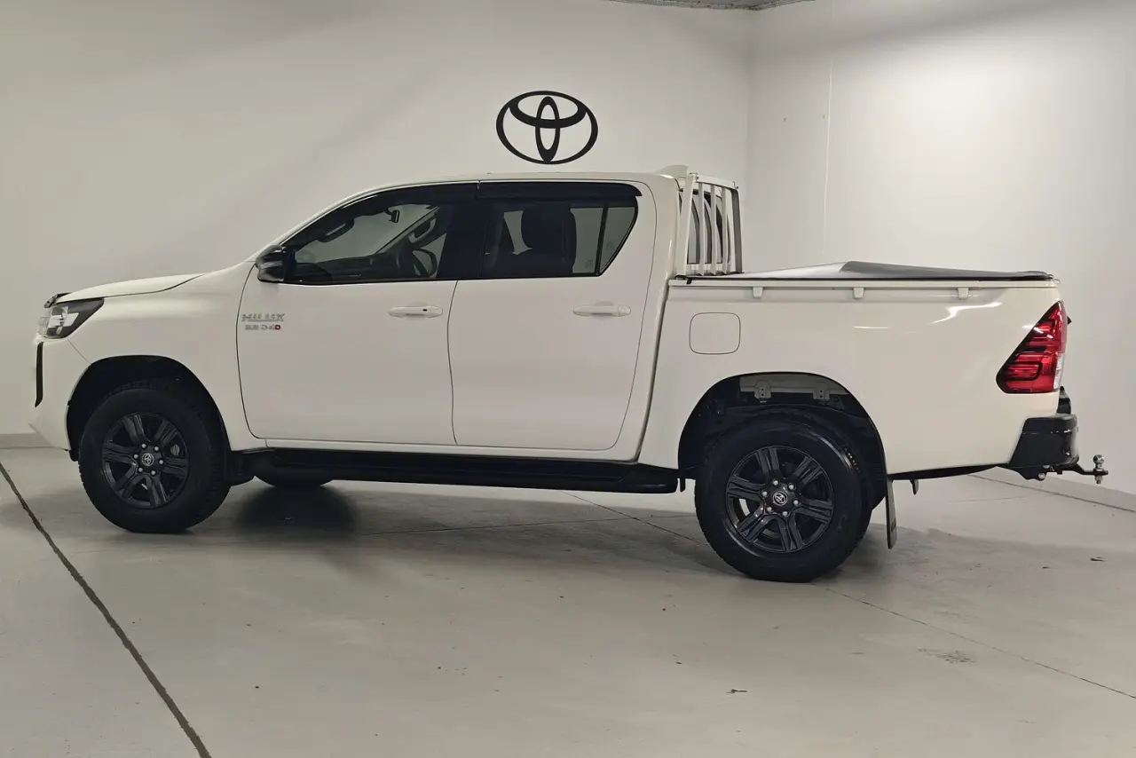2025 Toyota Hilux Gallery Image 9