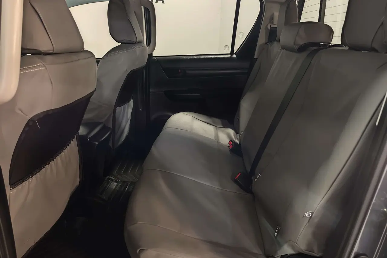 2025 Toyota Hilux Gallery Image 13
