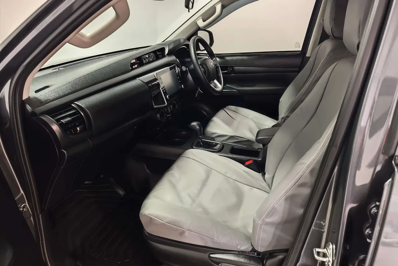 2025 Toyota Hilux Gallery Image 14