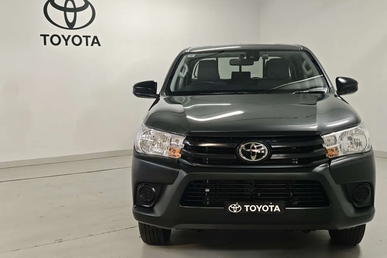 2025 Toyota Hilux Gallery Image 2