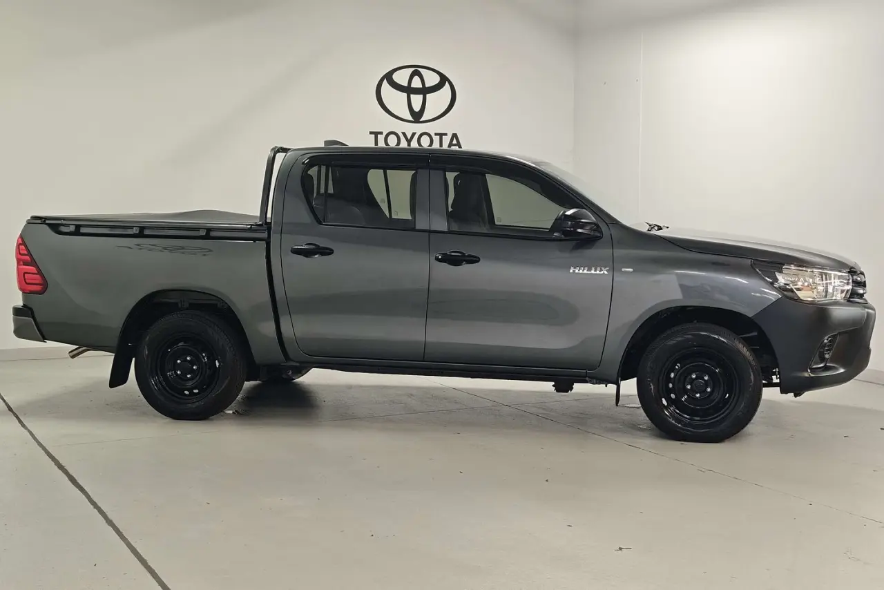 2025 Toyota Hilux Gallery Image 4