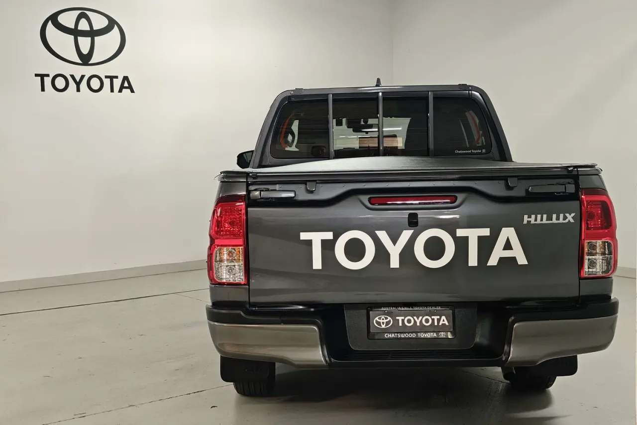 2025 Toyota Hilux Gallery Image 7