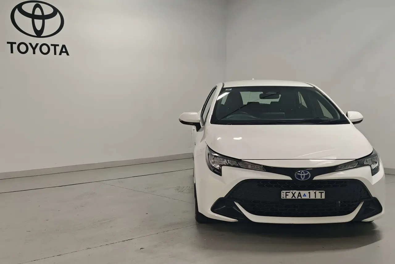 2025 Toyota Corolla Gallery Image 2