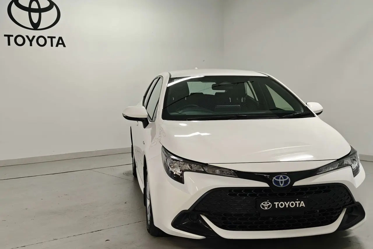 2025 Toyota Corolla Gallery Image 2