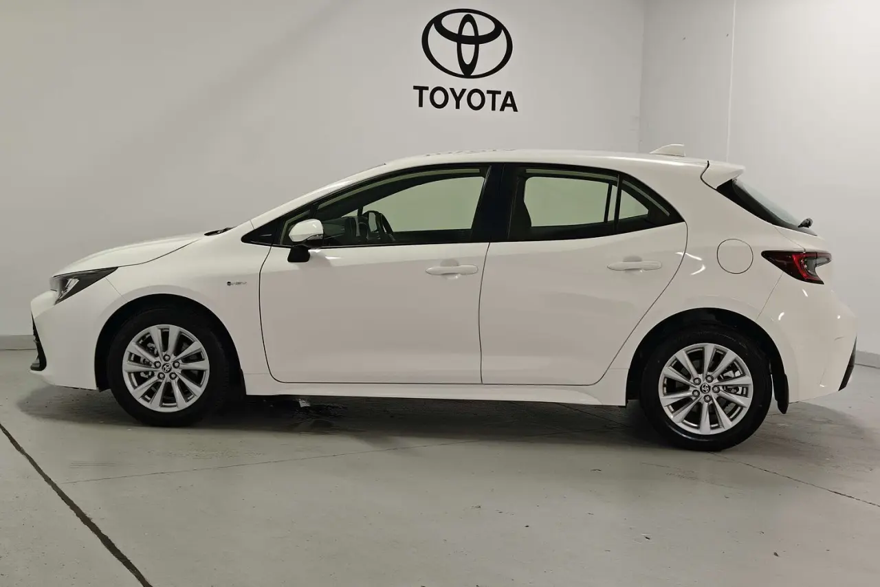 2025 Toyota Corolla Gallery Image 9