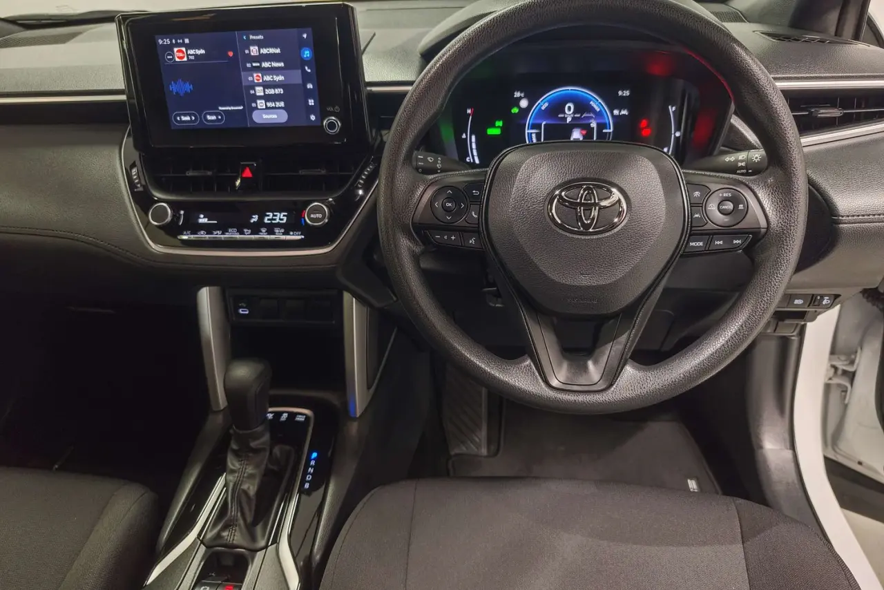 2025 Toyota Corolla Cross Gallery Image 16