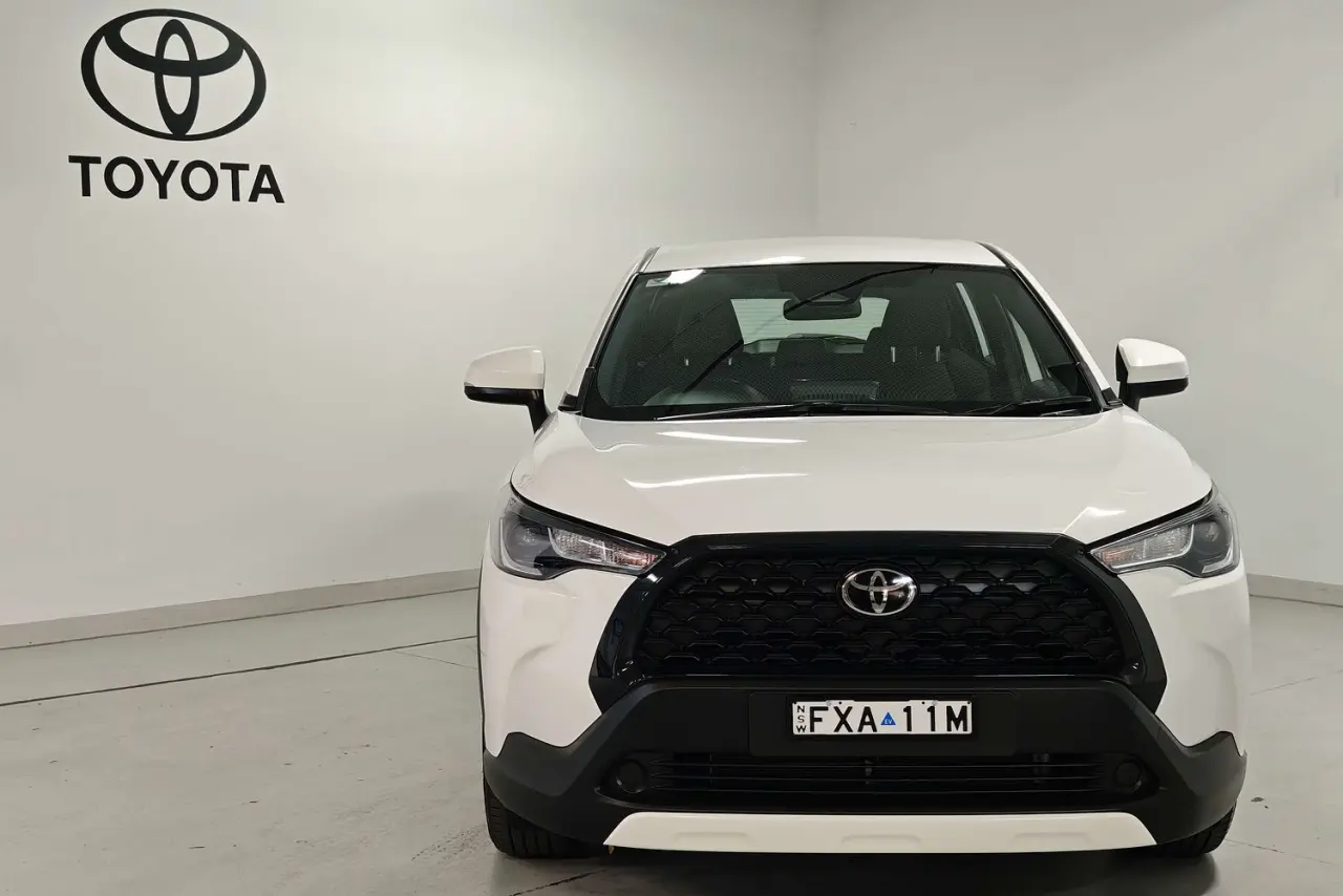 2025 Toyota Corolla Cross Gallery Image 2