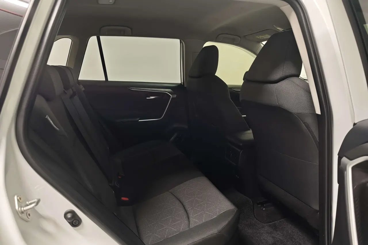 2025 Toyota RAV4 Gallery Image 11