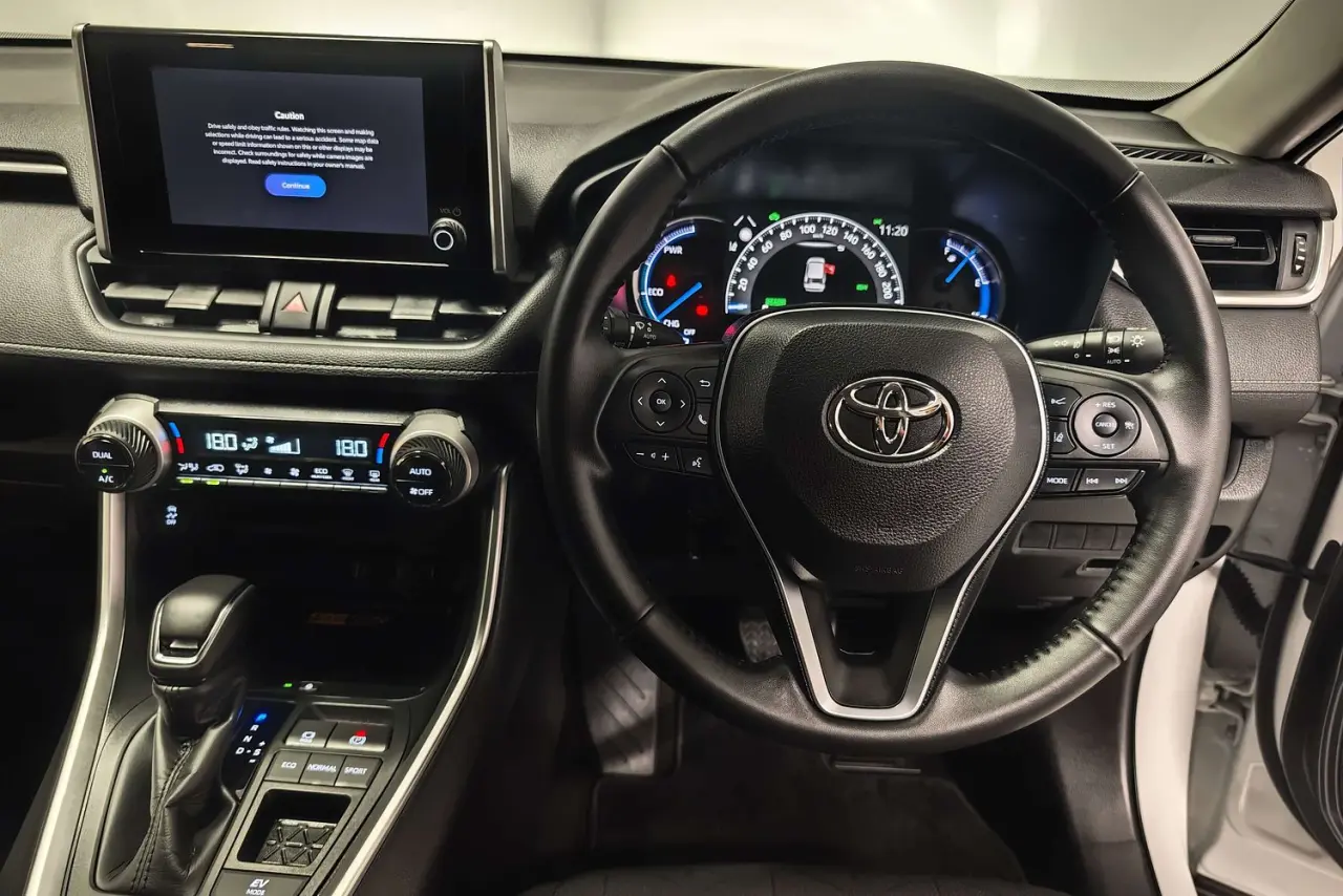 2025 Toyota RAV4 Gallery Image 16