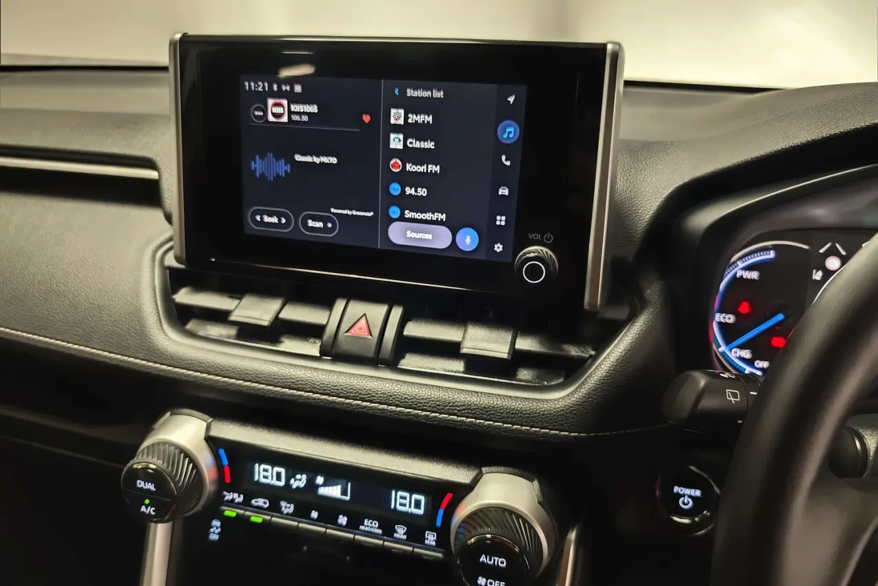 2025 Toyota RAV4 Gallery Image 18