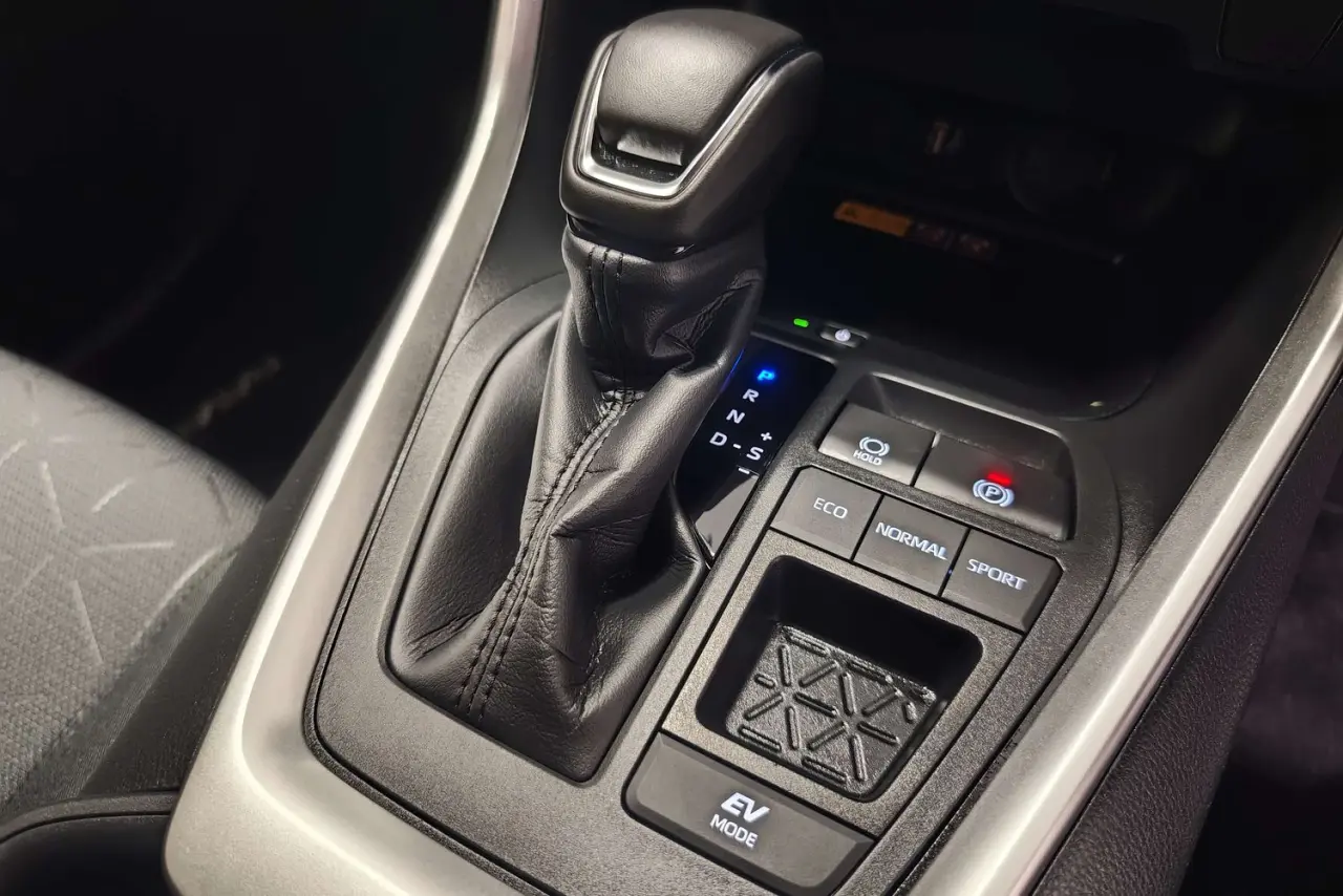 2025 Toyota RAV4 Gallery Image 19