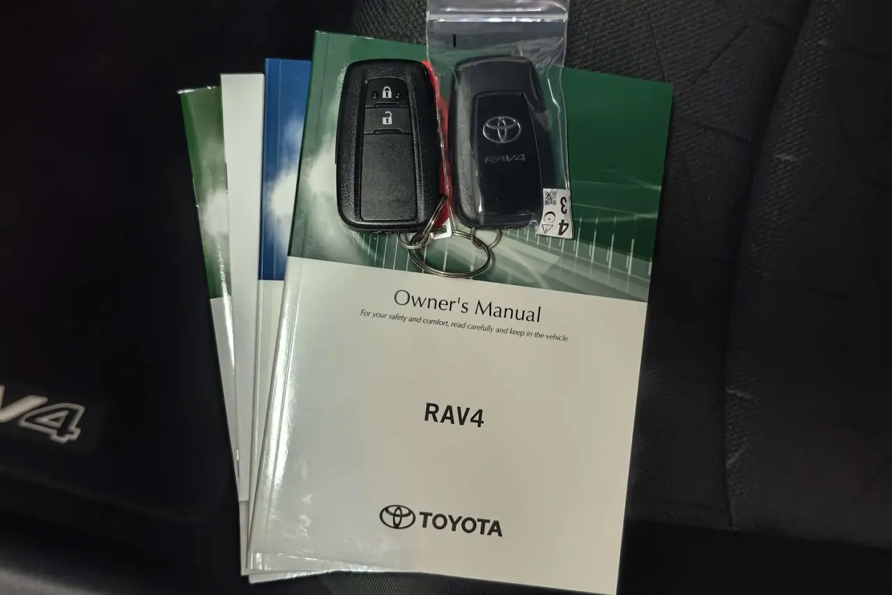 2025 Toyota RAV4 Gallery Image 21