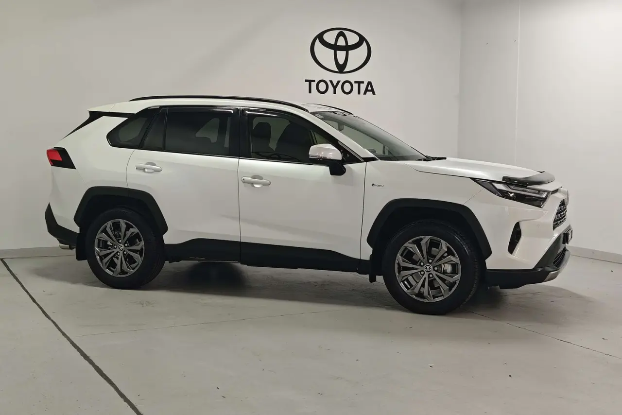 2025 Toyota RAV4 Gallery Image 4