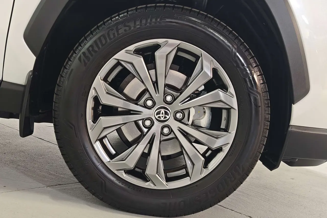 2025 Toyota RAV4 Gallery Image 5