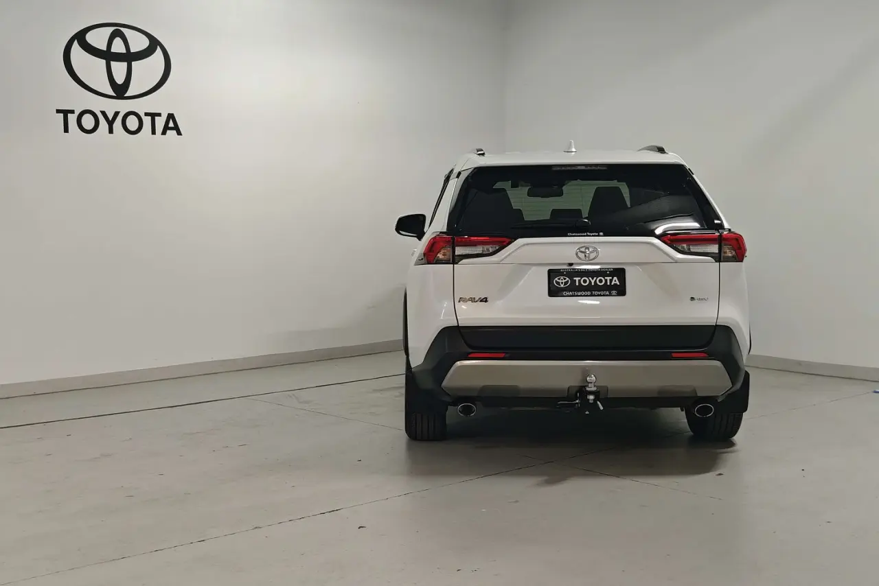 2025 Toyota RAV4 Gallery Image 7