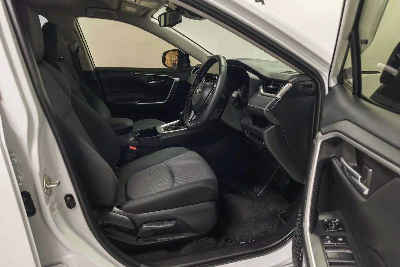 2025 Toyota RAV4 Gallery Image 10