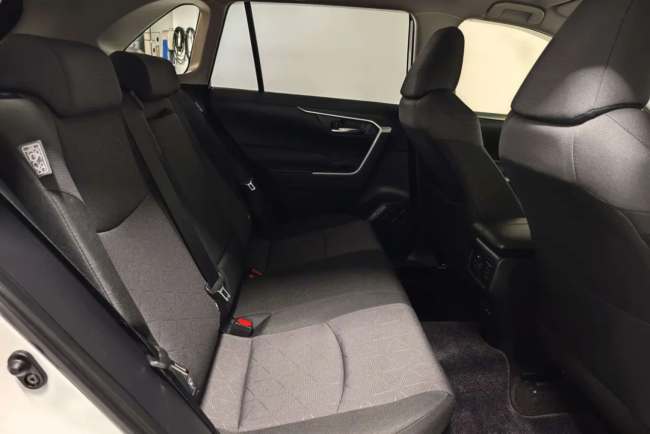 2025 Toyota RAV4 Gallery Image 11