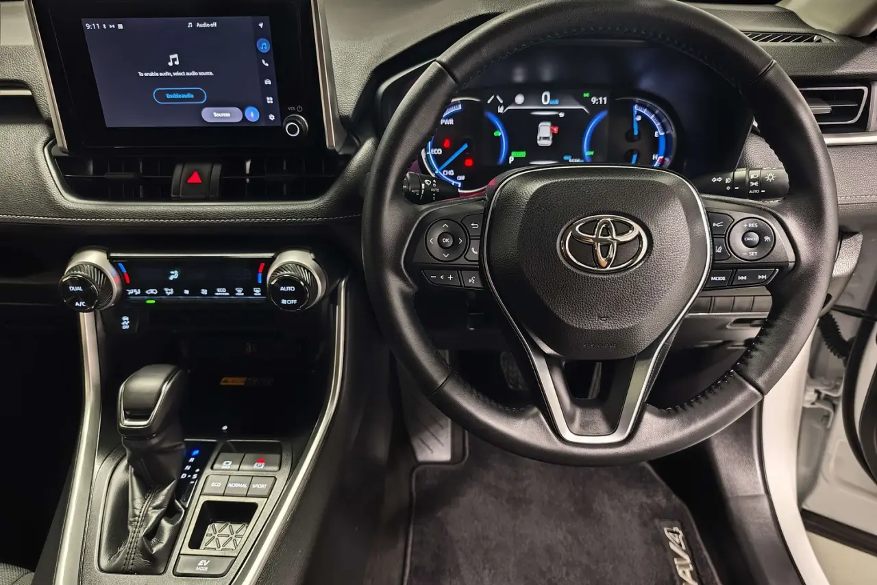2025 Toyota RAV4 Gallery Image 16