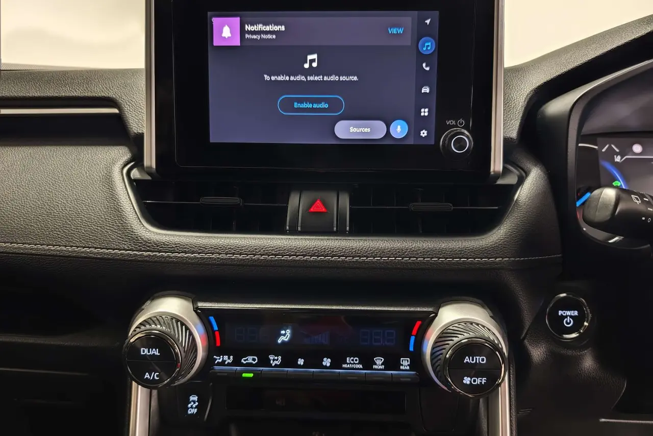 2025 Toyota RAV4 Gallery Image 18