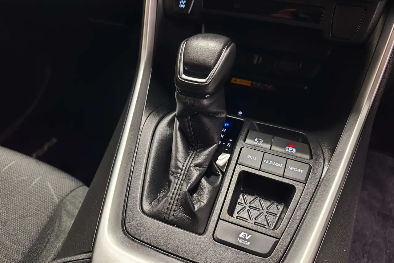 2025 Toyota RAV4 Gallery Image 19