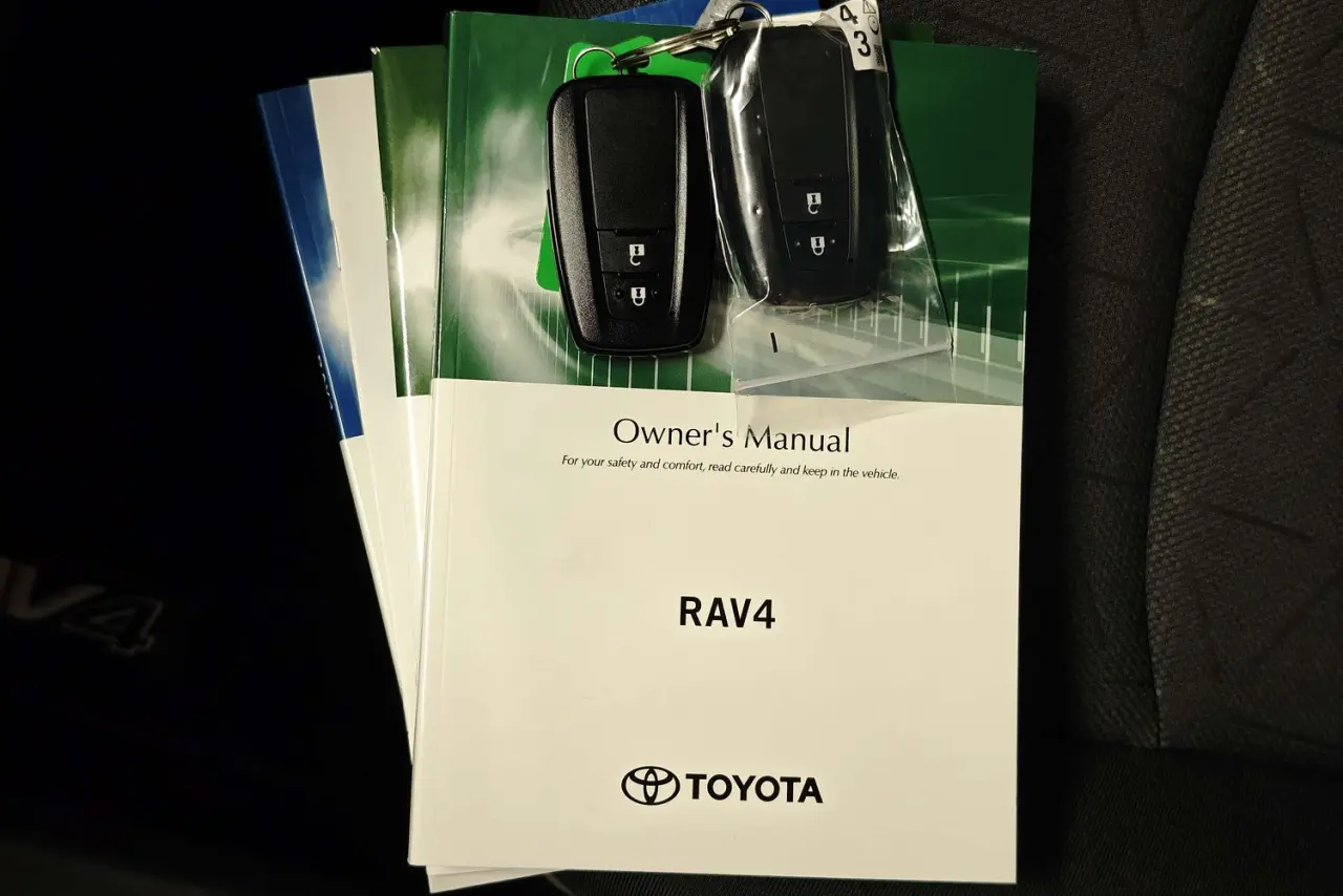 2025 Toyota RAV4 Gallery Image 21