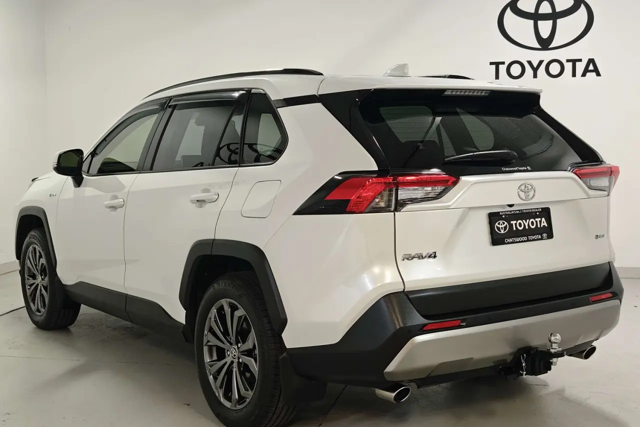 2025 Toyota RAV4 Gallery Image 6