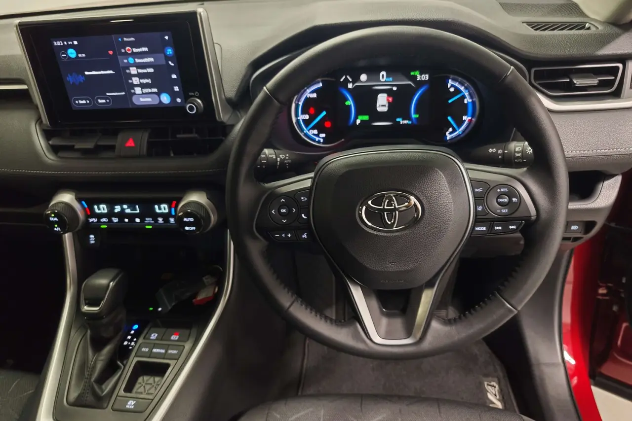 2025 Toyota RAV4 Gallery Image 16