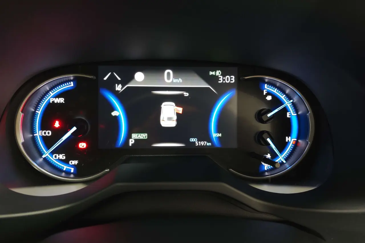 2025 Toyota RAV4 Gallery Image 17