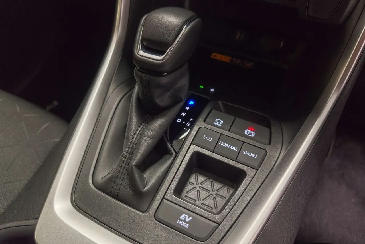 2025 Toyota RAV4 Gallery Image 18