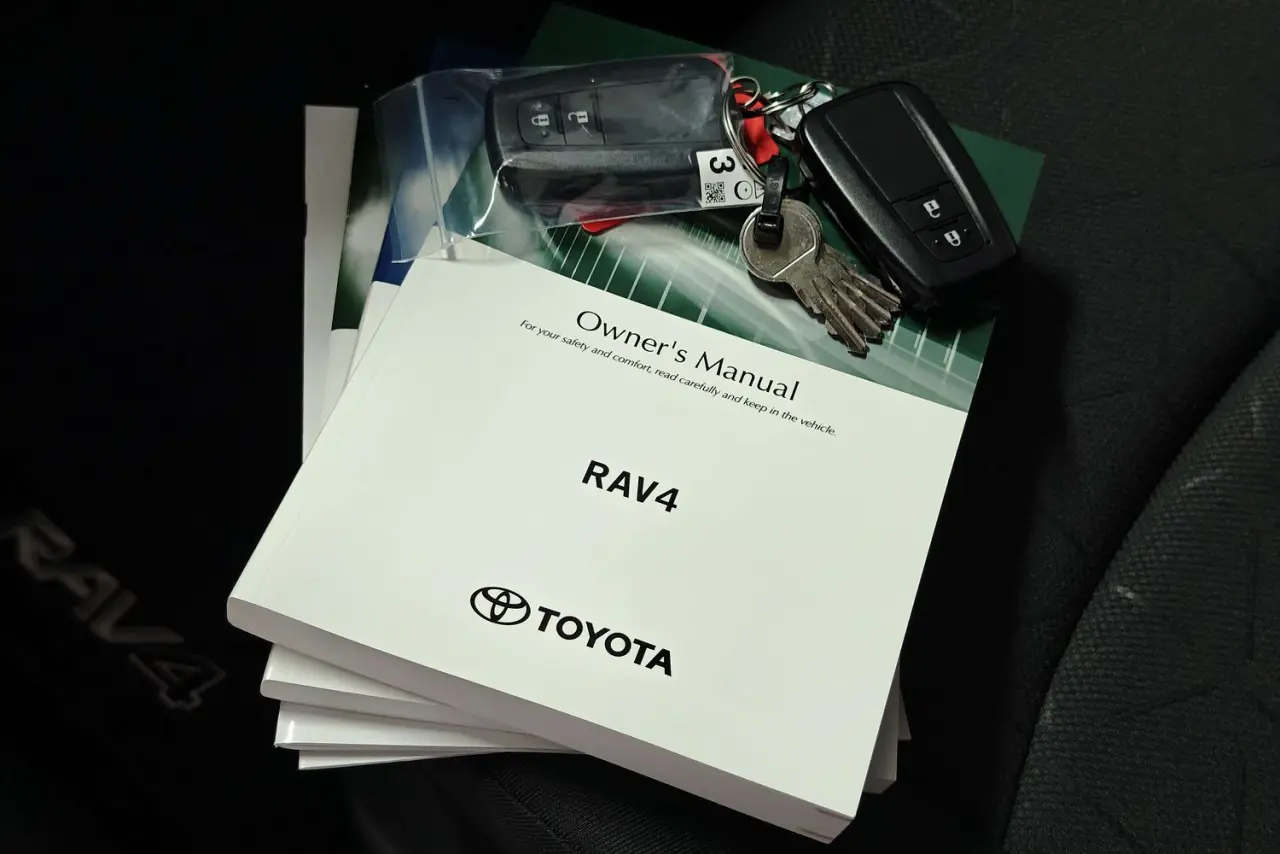 2025 Toyota RAV4 Gallery Image 20