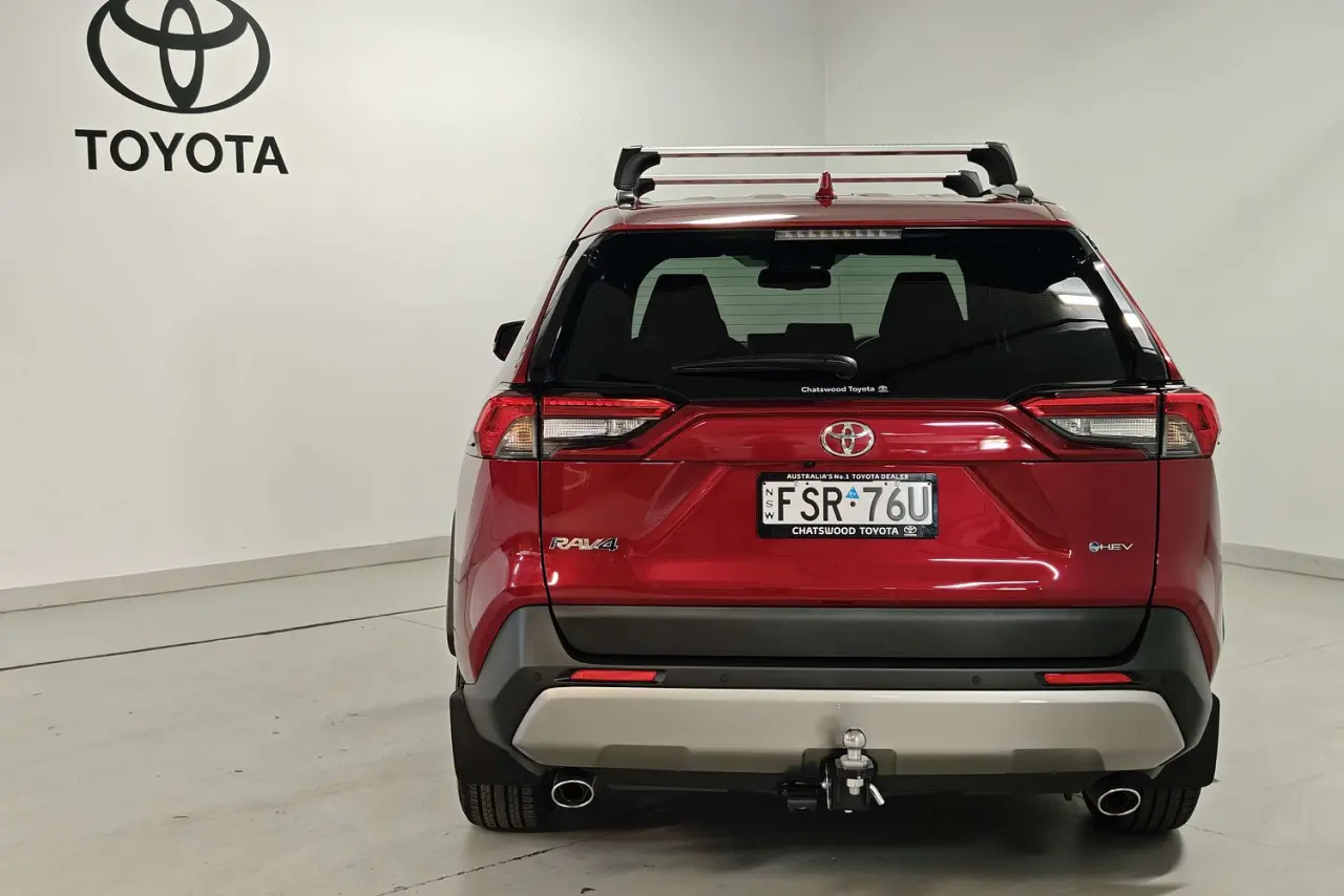 2025 Toyota RAV4 Gallery Image 7