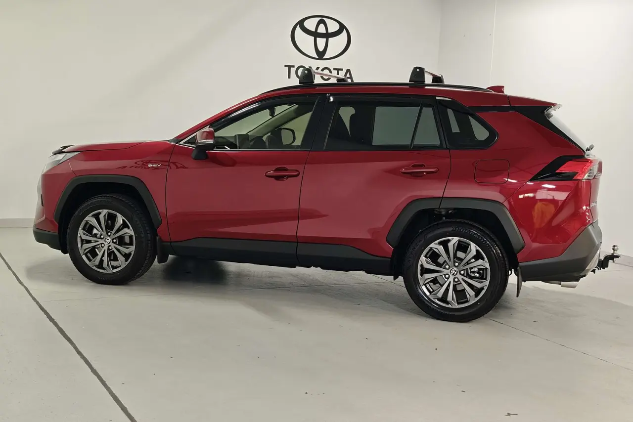 2025 Toyota RAV4 Gallery Image 9