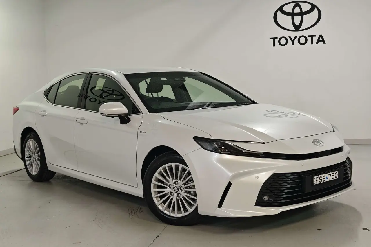 2025 Toyota Camry Gallery Image 1