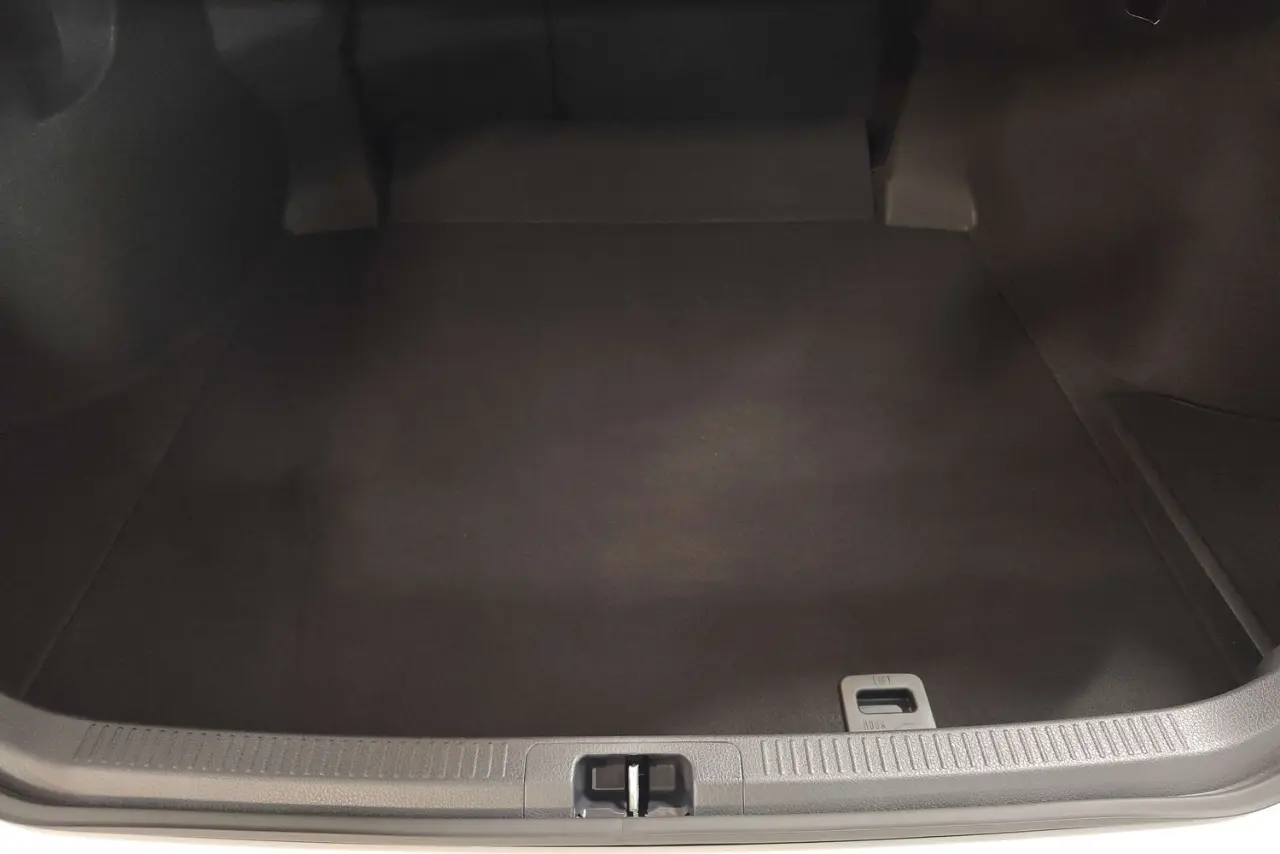 2025 Toyota Camry Gallery Image 12