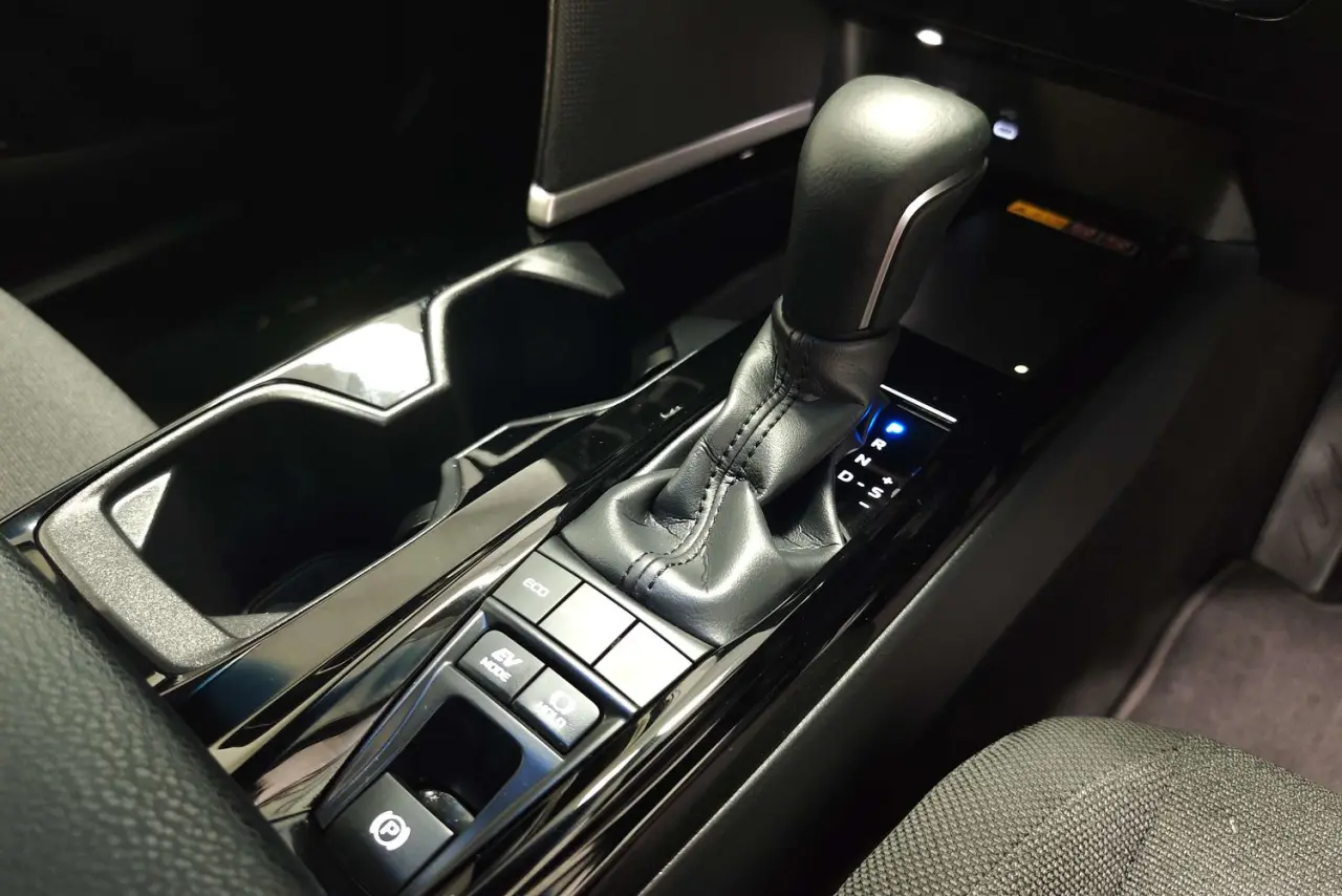 2025 Toyota Camry Gallery Image 19