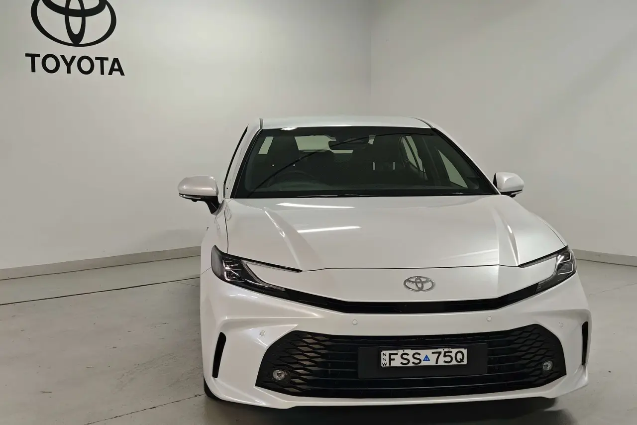 2025 Toyota Camry Gallery Image 2