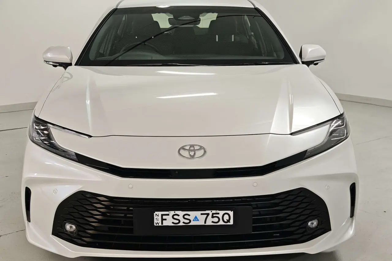 2025 Toyota Camry Gallery Image 3