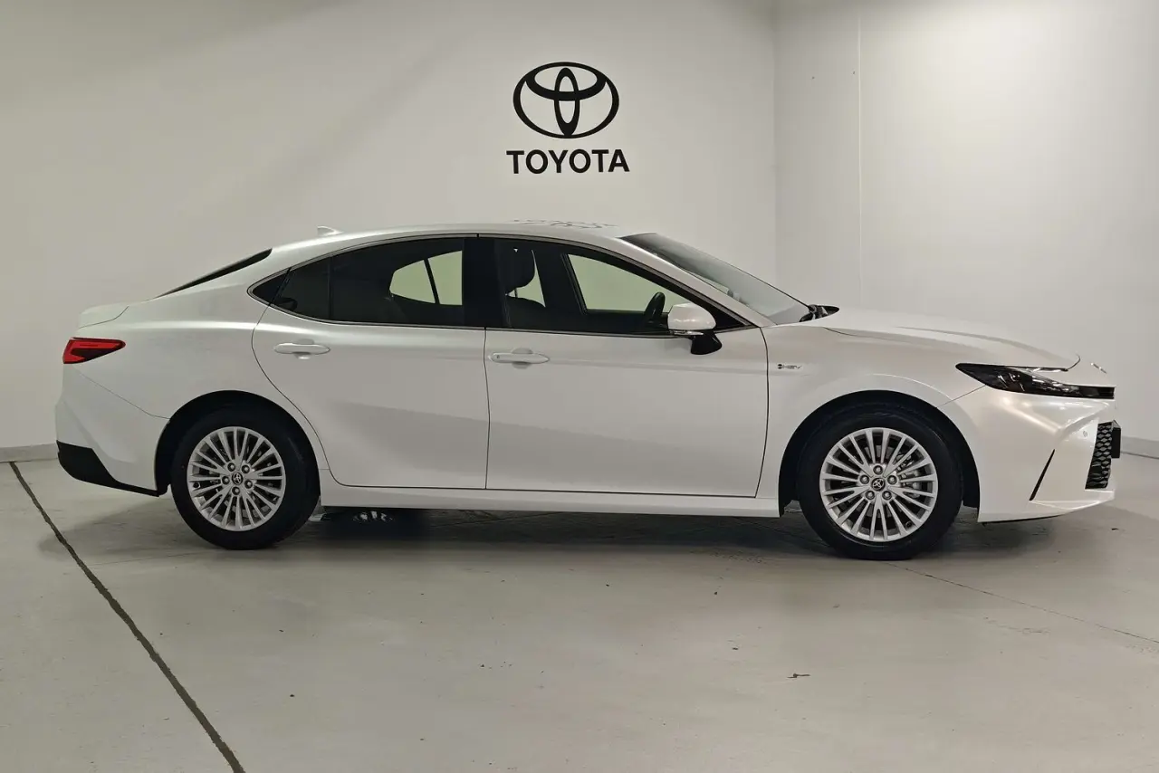 2025 Toyota Camry Gallery Image 4