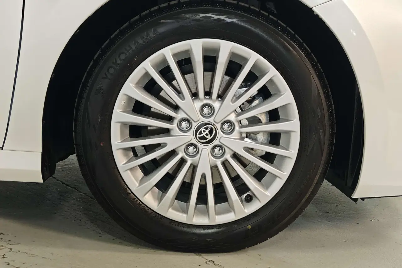 2025 Toyota Camry Gallery Image 5